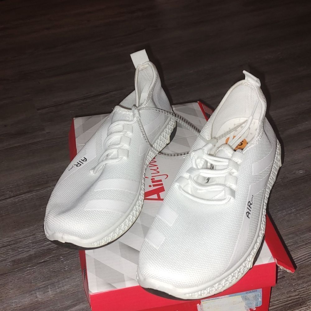Men's Air Jump Kikomo  Memory Foam Slip on white sneakers  Sz 9.5 NIB